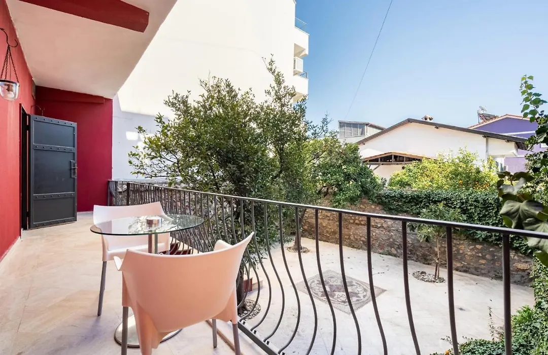 Fascinating Flat Near Hadrians Gate-1