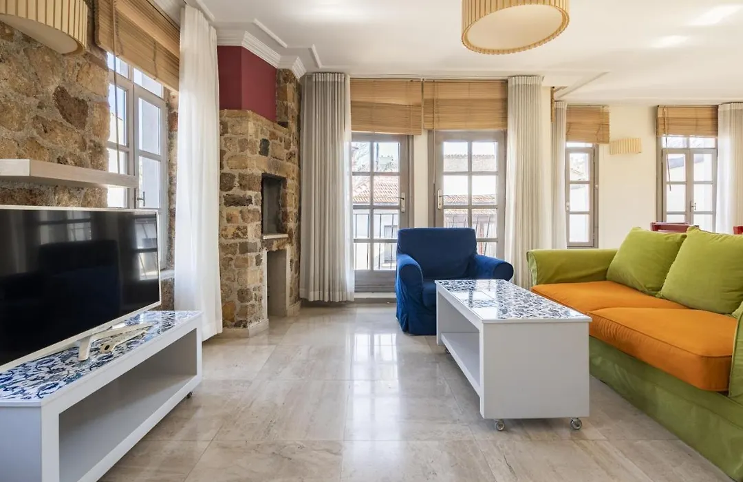 Glamorous Flat With Jacuzzi Near Hadrians Gate-1