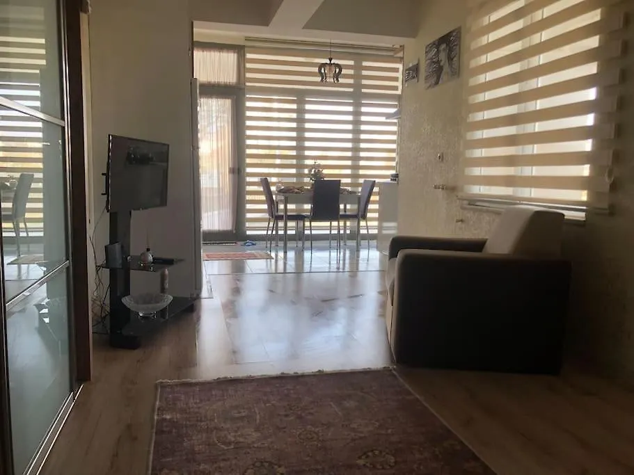 Lara Denize 900 Metre Havuzlu 1+1 Oezel Muethis Lokasyon Ev-1
