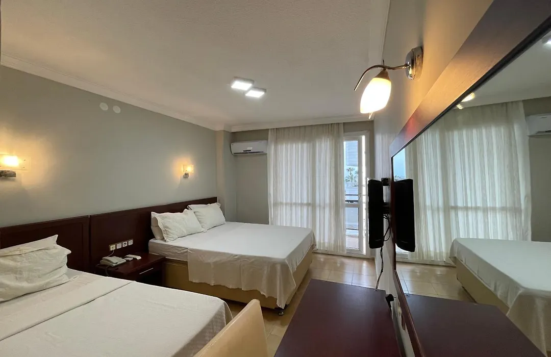 Admiral Hotel-1