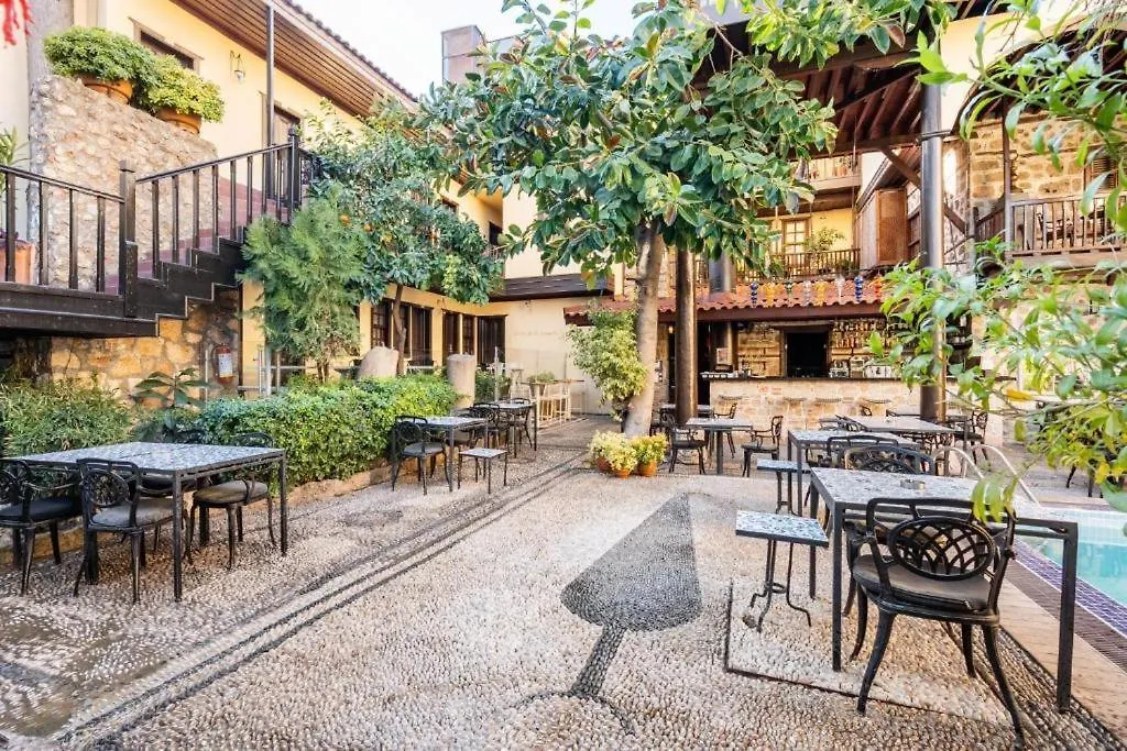 Cozy Flat With Balcony Near Hadrian'S Gate-1