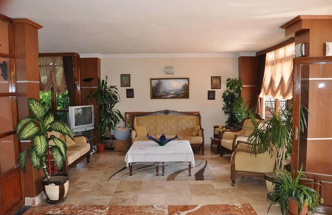 Mg Moms Hotel-1