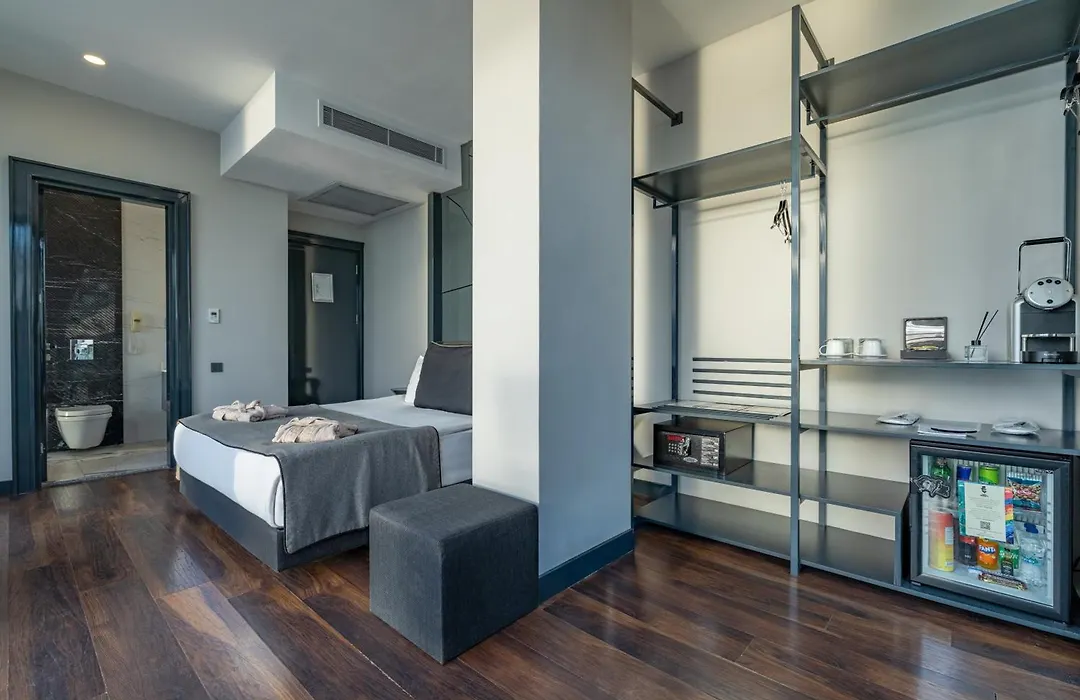 Lucky Monkey Hotel-1