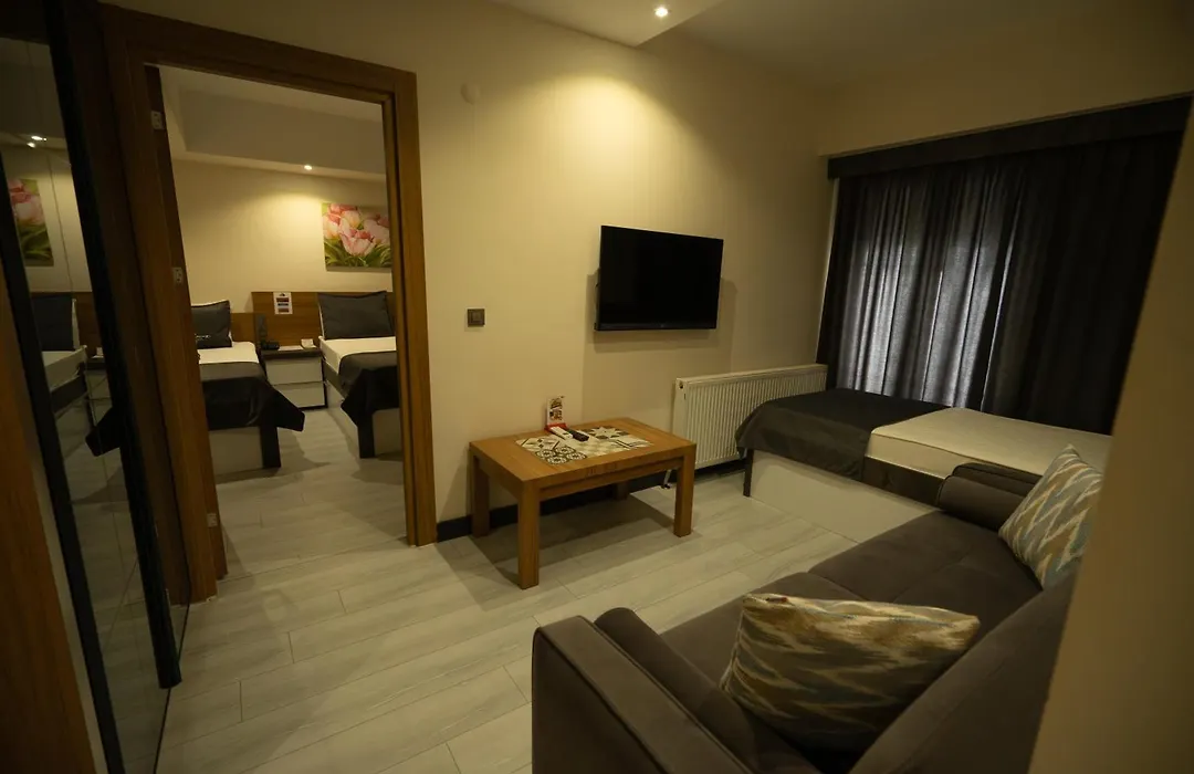 Devin Otel-1