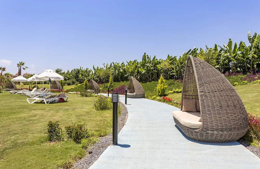 Glamour Resort & Spa-1