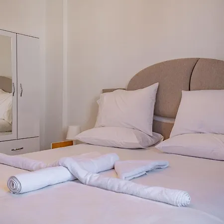 Assos Apart: Havuzlu Sitede Tamami Sizin 2 Oda 1 Salon Daire-2