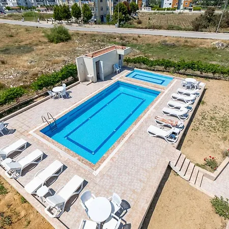 Assos Apart: Havuzlu Sitede Tamami Sizin 2 Oda 1 Salon Daire-3