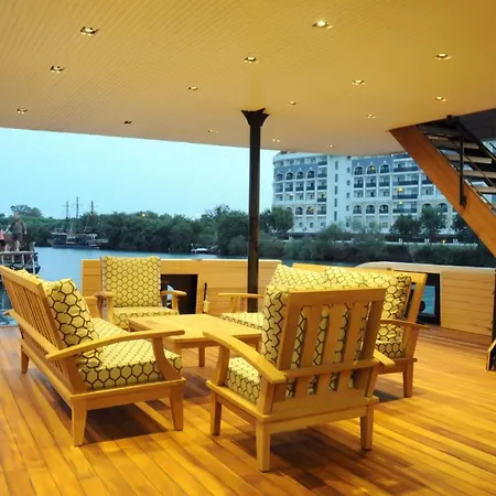 Limitless Yacht Hotel-3