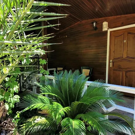 Canada Hotel & Bungalows-3