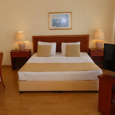 Presa Di Finica Hotel & Suites-2