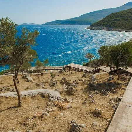 Kalkan'Da Denize Sifir Oezel Plaj Ve Iskeleli Villa-3