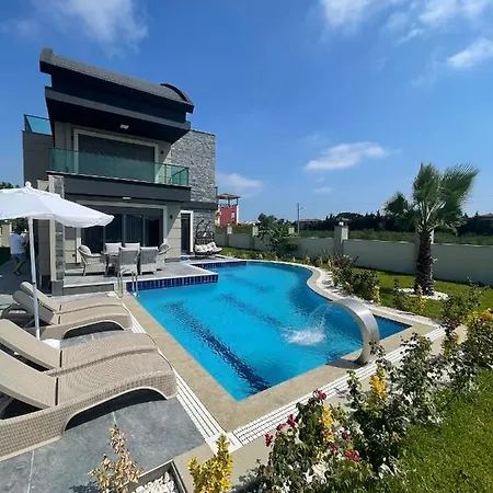 Oezel Havuzlu Ultra Lux Villa-2