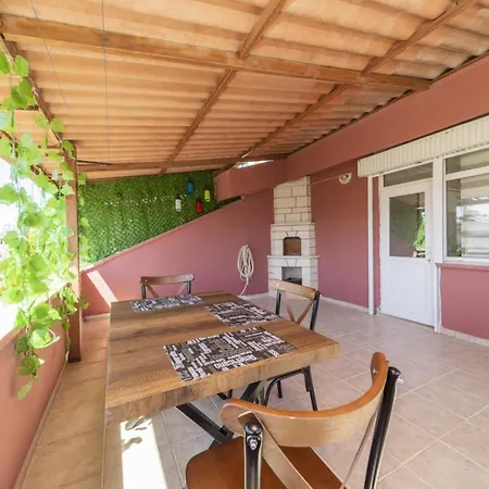 Central Flat Near Shore In Muratpasa With Terrace-2