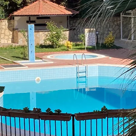 Guarantee Yourself A Wonderful Holiday In This 3 Bed Home And Popular Community-3