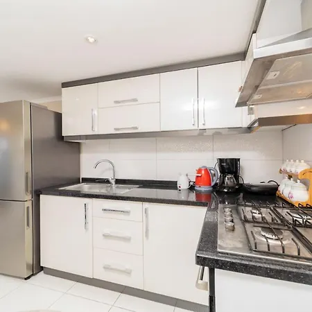 Superb Flat Near Hadrian'S Gate-2