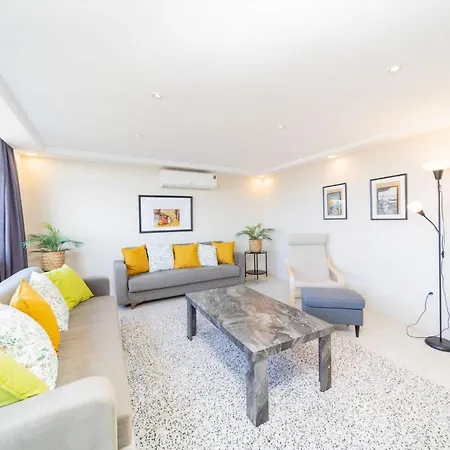 Superb Flat Near Hadrian'S Gate-3
