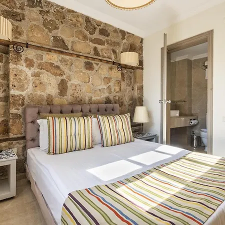 Glamorous Flat With Jacuzzi Near Hadrians Gate-2