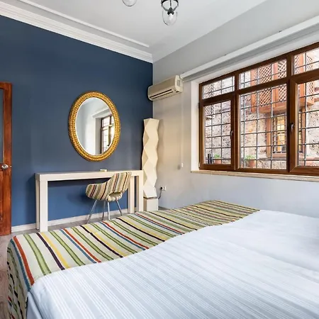 Fascinating Flat Near Hadrians Gate-3