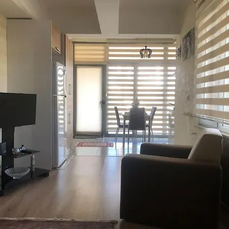 Lara Denize 900 Metre Havuzlu 1+1 Oezel Muethis Lokasyon Ev-3
