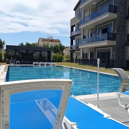 Sleeps 7, Luxury Apartment With Shared Pool - Awz 241-2