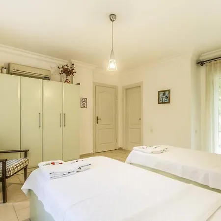 Sleeps 6, Stylish Villa With Private Pool Awz 280-3