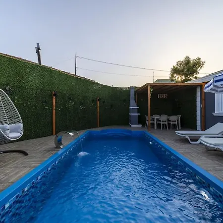 Magnificent Villa With Private Pool And Terrace Close To The Airport In Muratpasa-3