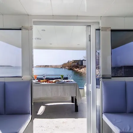 Karci Yacht Charter-2