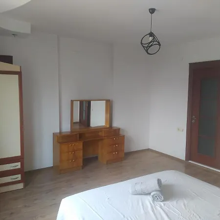 Peaceful City Center 3 Bedroom Flat-2