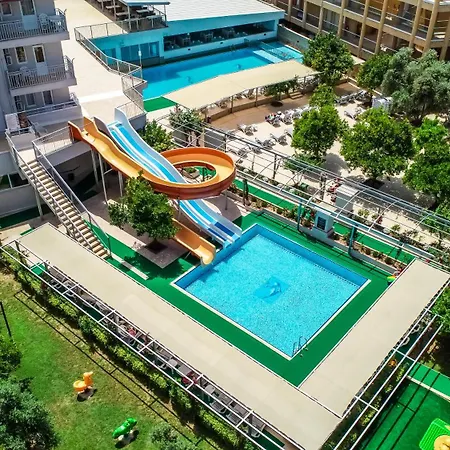 Catty Cats Garden Hotel-3