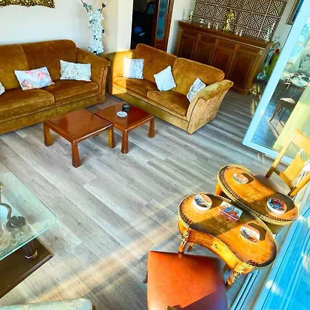Room With Sea View, Right In The Center-3