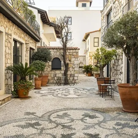Cozy Flat With Balcony Near Hadrian'S Gate-2