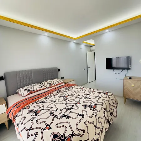 Antalya 5 Odali Oezel Havuzlu Villa-2