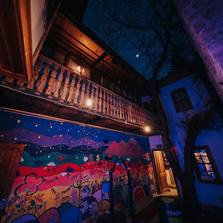 Kuyu Beergarden Hostel-2