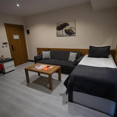 Devin Otel-2