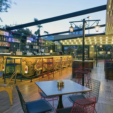 Voswos Garage Coffee Hotel-3