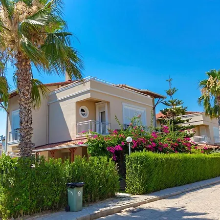 Paradise Town Villa Hadrian 100 Mbps Free Wifi-2