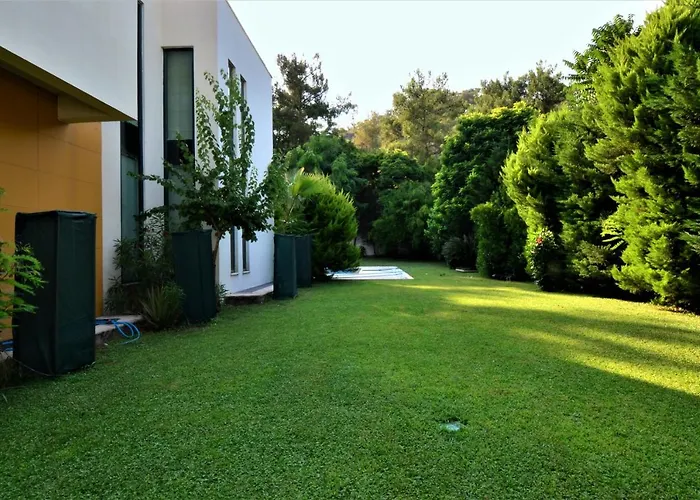 Villa Diva Kemer met een Zwembad