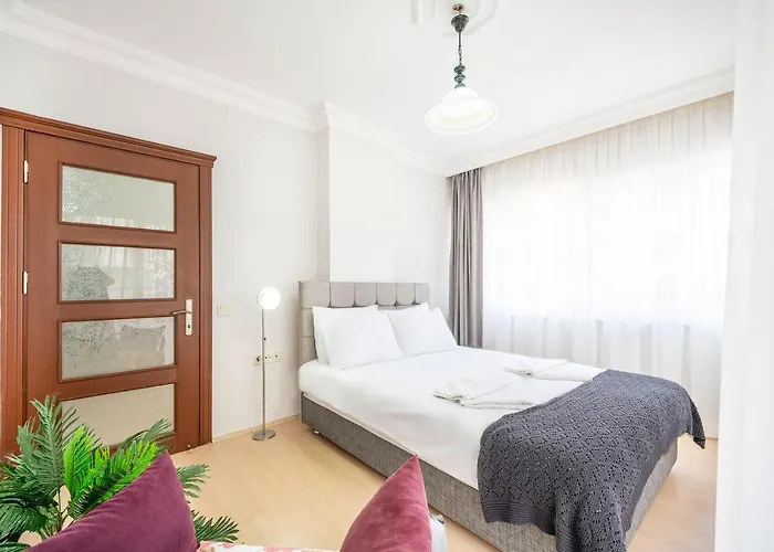 Huisdiervriedelijke Cozy Flat With Balcony Close To Public Transportation In Konyaalti, Antalya Appartement