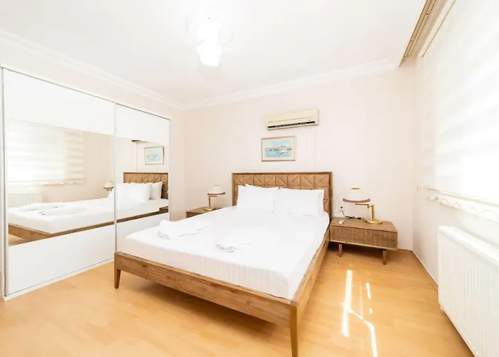 Central Flat Near Shore In Muratpasa With Terrace Antalia che accetta animali
