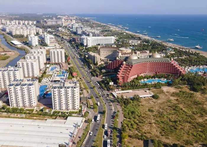 Sea View Apartment Near Lara Beach In Kundu Aksu Antalia che accetta animali