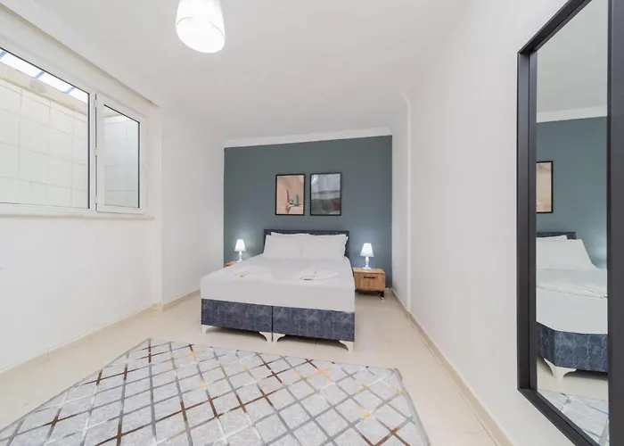 Spacious Flat With Backyard In Muratpasa Antalya