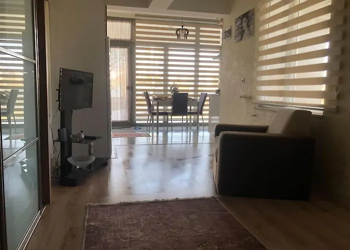 Lara Denize 900 Metre Havuzlu 1+1 Ozel Muthis Lokasyon Ev Antalya
