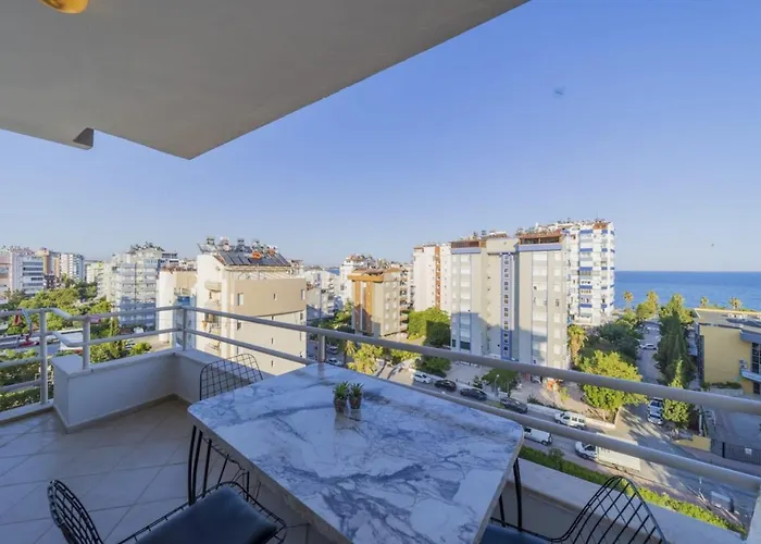 Refreshing Flat Within Walking Distance To Konyaalti Beach With Sea View In Antalia che accetta animali