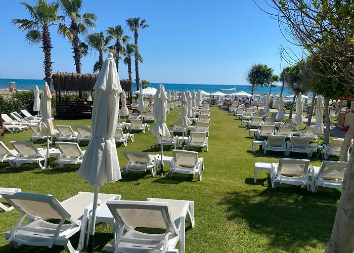 Side Meryam Suit Deluxe Hotel