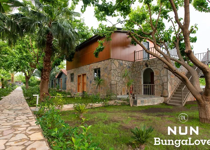 Boutique Cirali Nun Bungalove