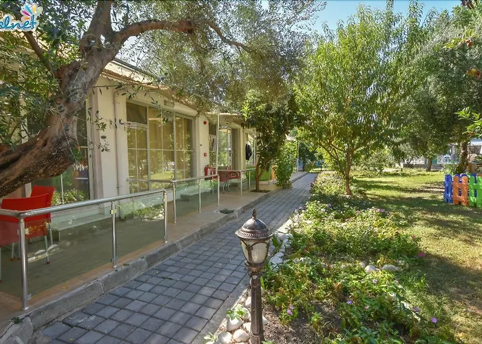 Huisdiervriedelijke Clover Magic Altinkum Park Hotel Side