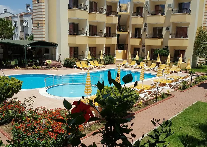 Summer Rose Hotel Side Mit Golfplatz